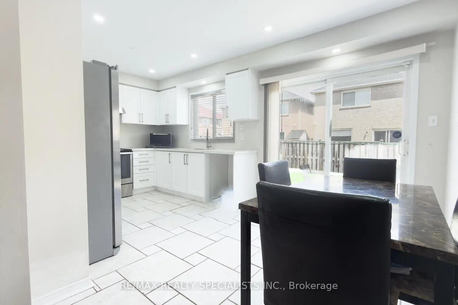 27 Hiberton Crescent photo 3