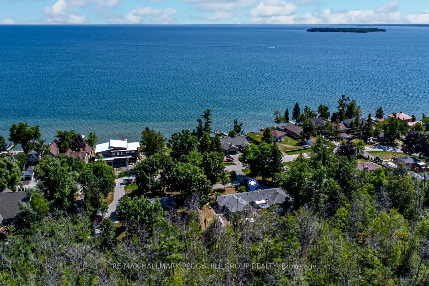 2582 Leonard Street photo 3