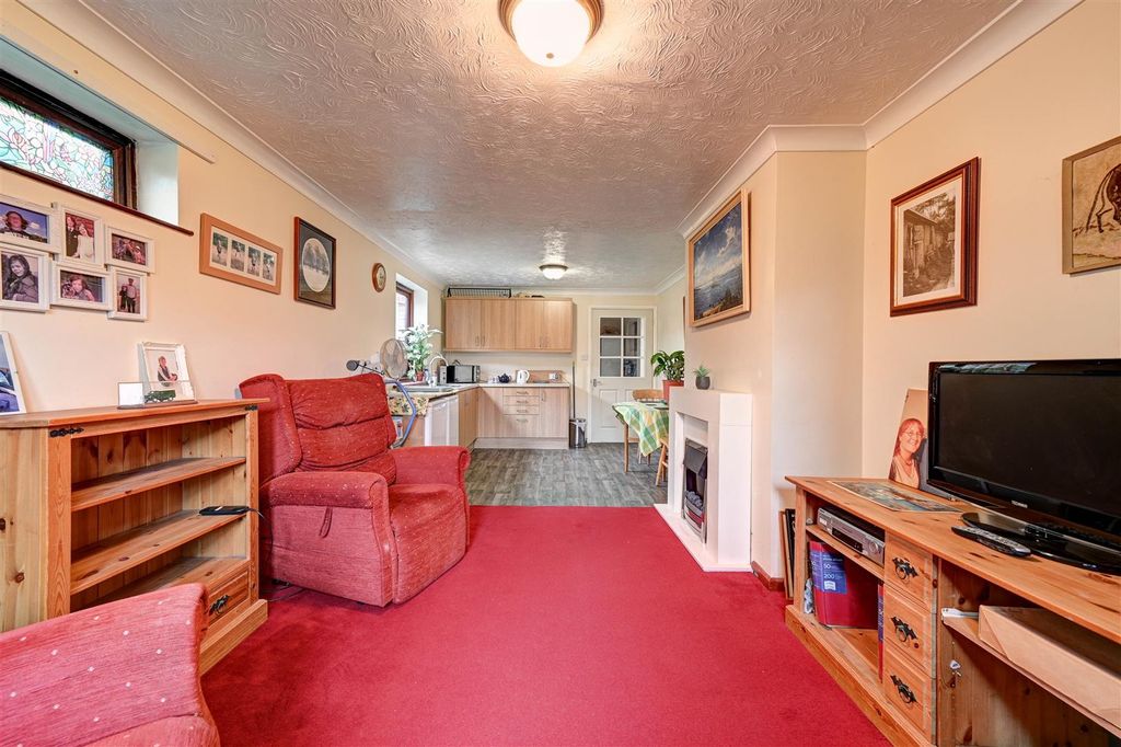 Additional image 9 of 5 bed detached house for saleFell Way, Bradwell, Great Yarmouth NR31