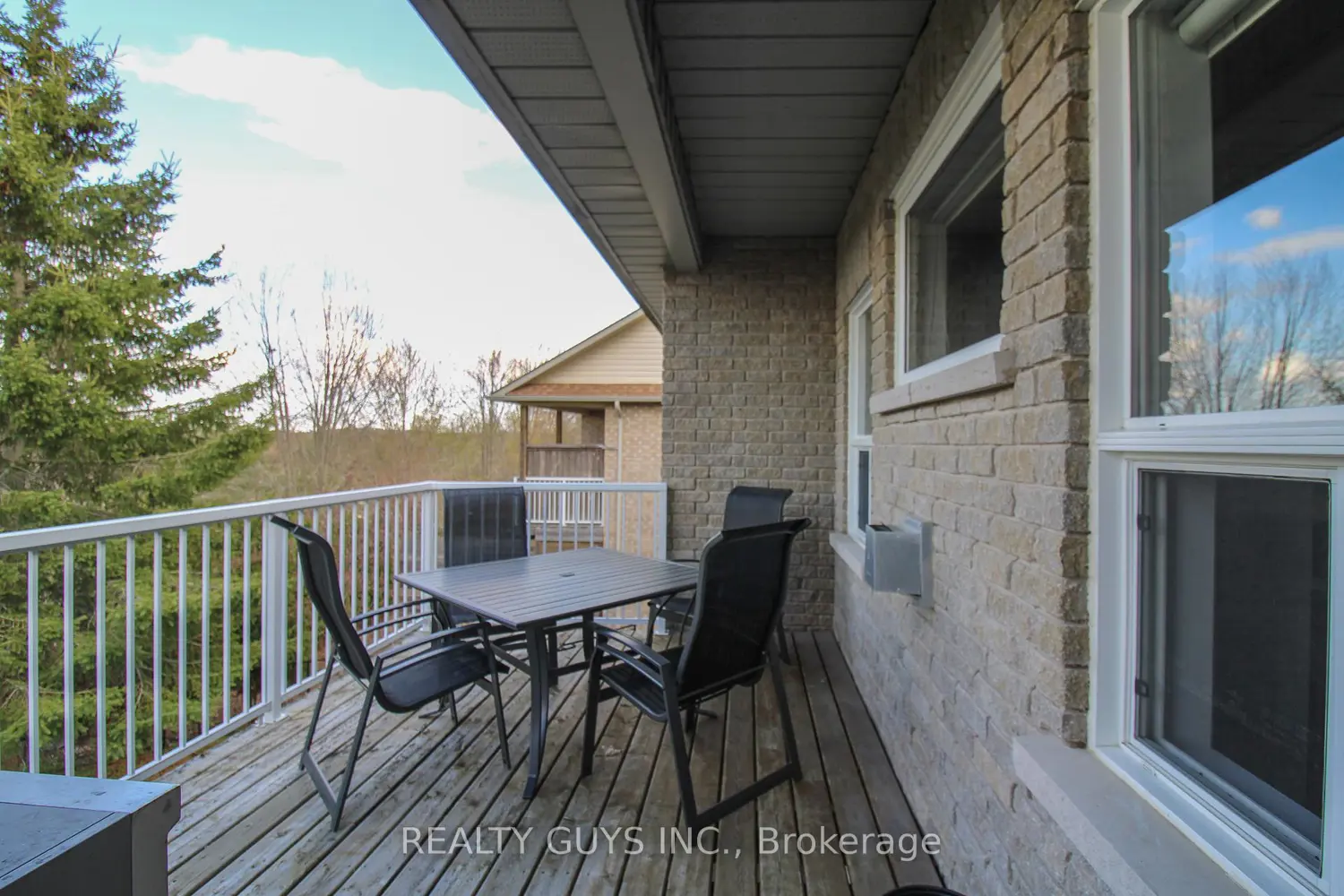 407 Carriage Lane photo 3