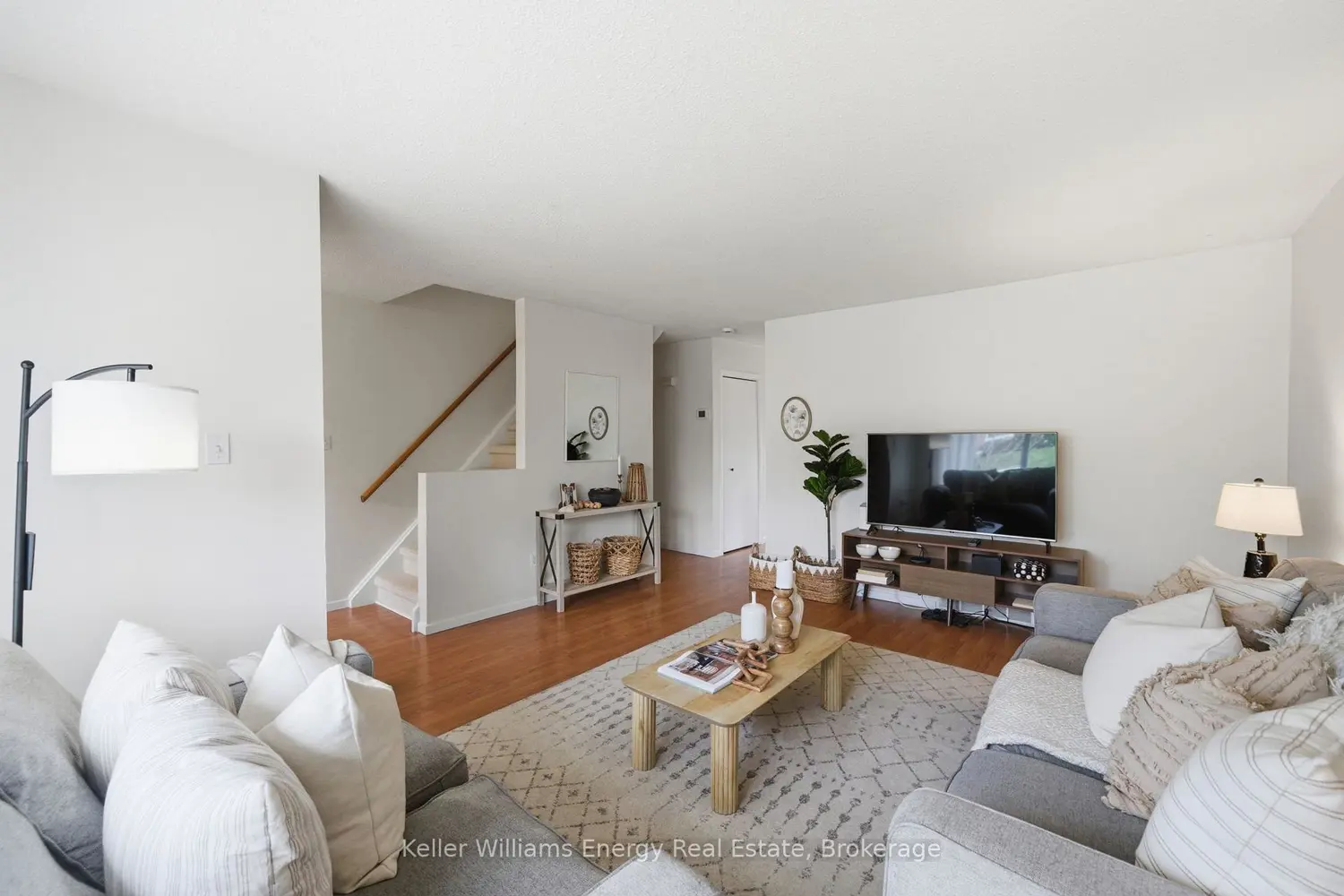 441 Maplewood Drive photo 4
