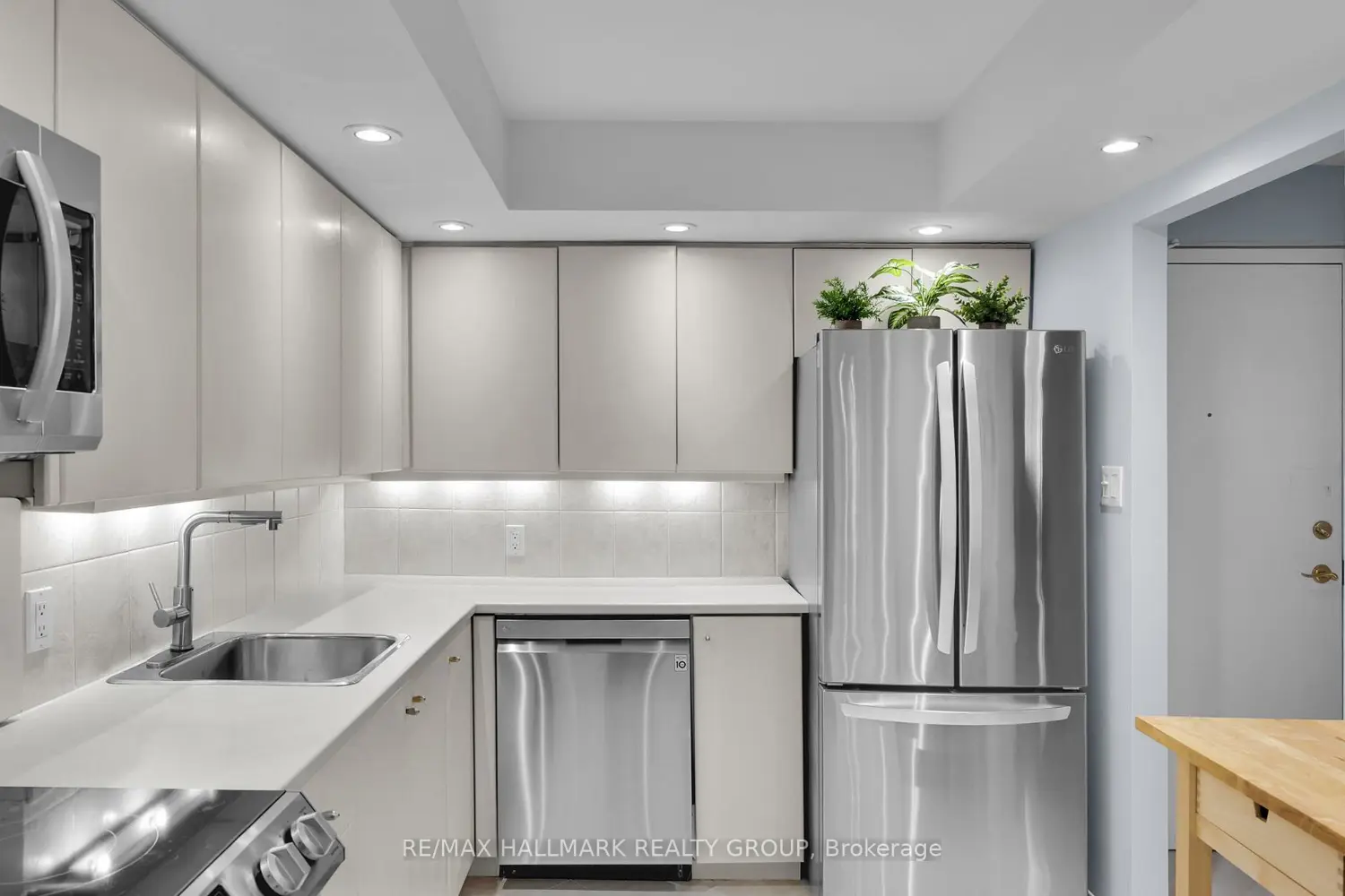 Additional image 3 of 151 Bay Street 810