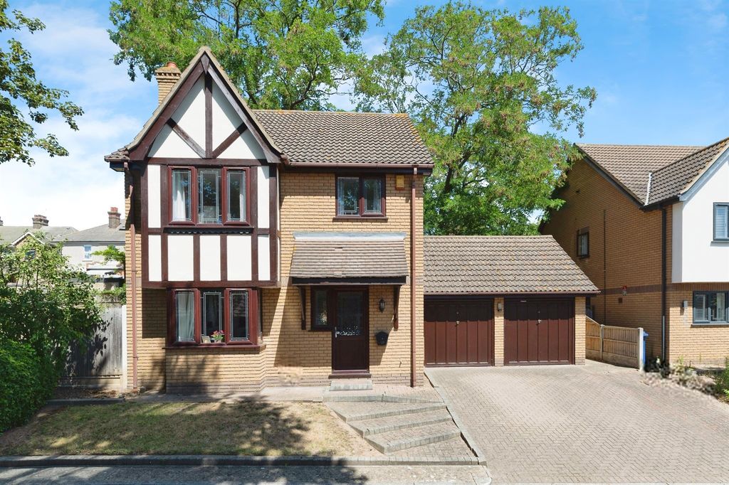 4 bed detached house for saleHigh View Gardens, Grays RM17