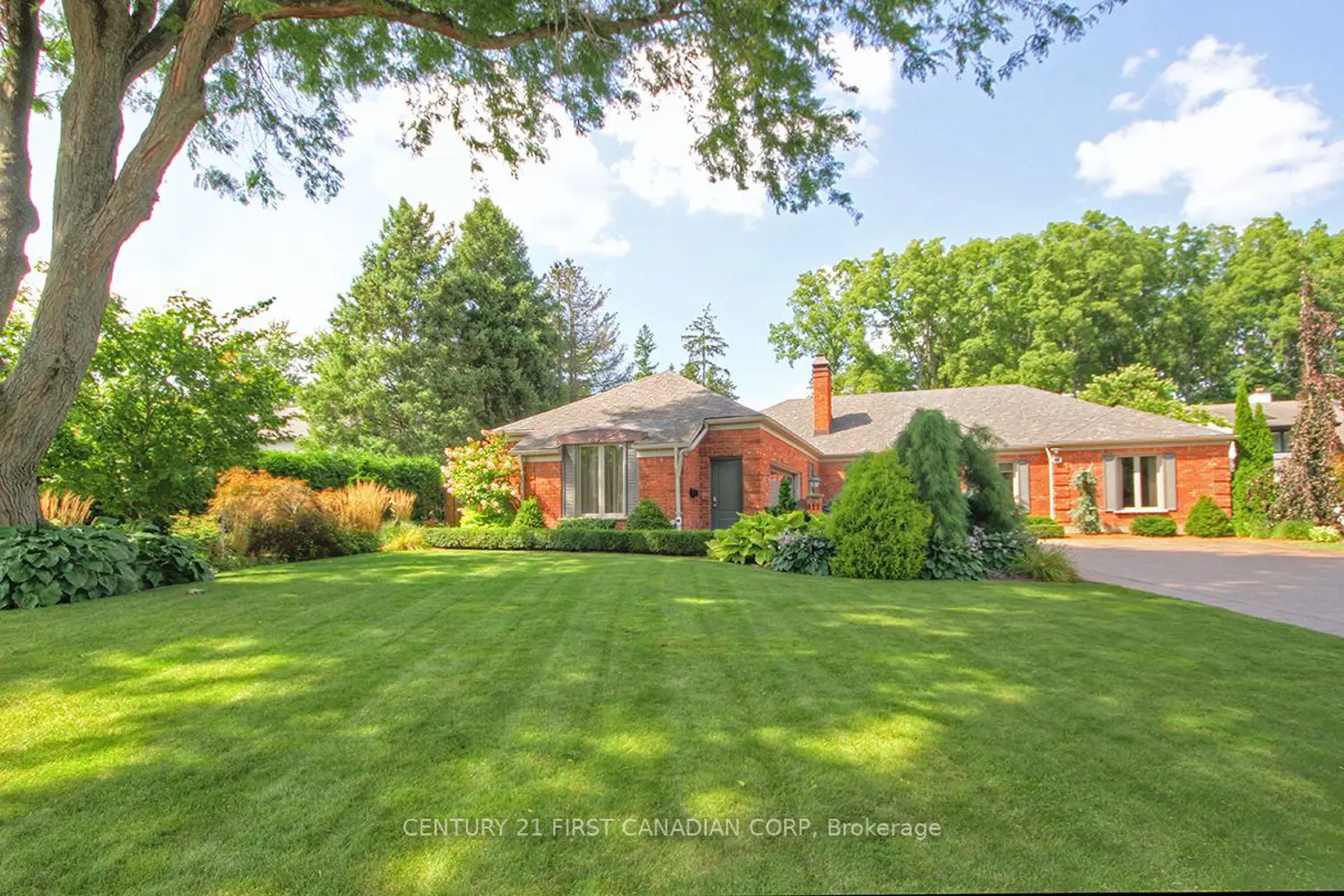 811 Clearview Crescent