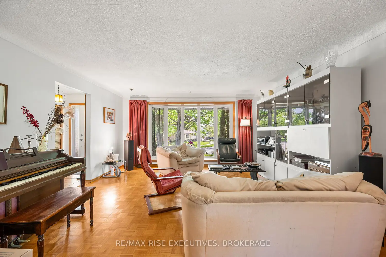707 Laidlaw Crescent photo 5