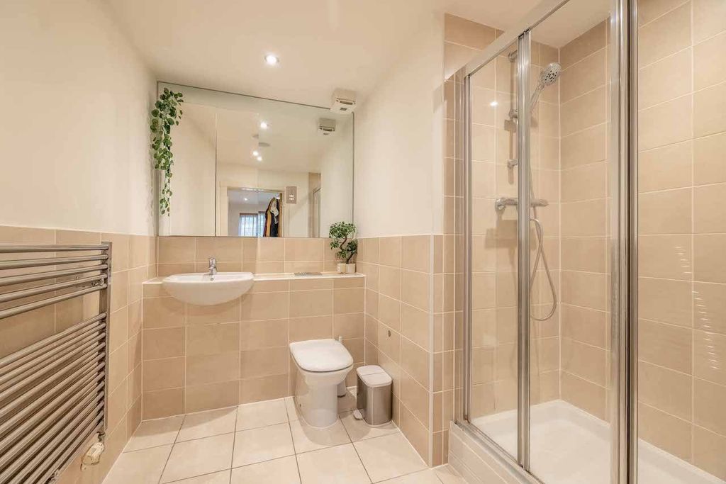 Additional image 12 of 2 bed flat for salePackhorse Road, Gerrards Cross SL9