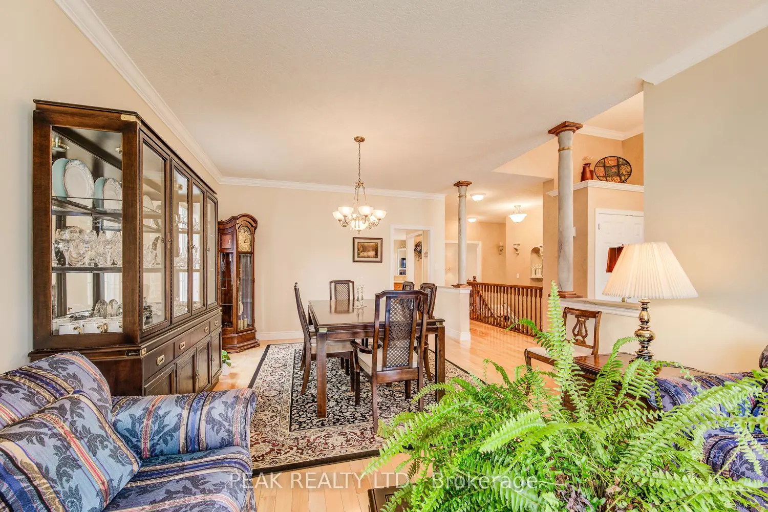 44 Laschinger Boulevard photo 3