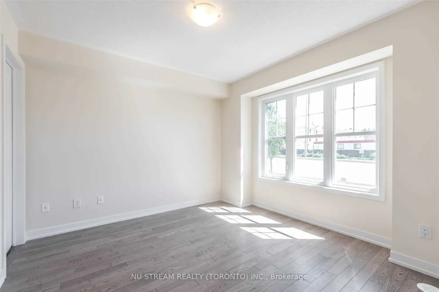 10578 Bathurst Street photo 3
