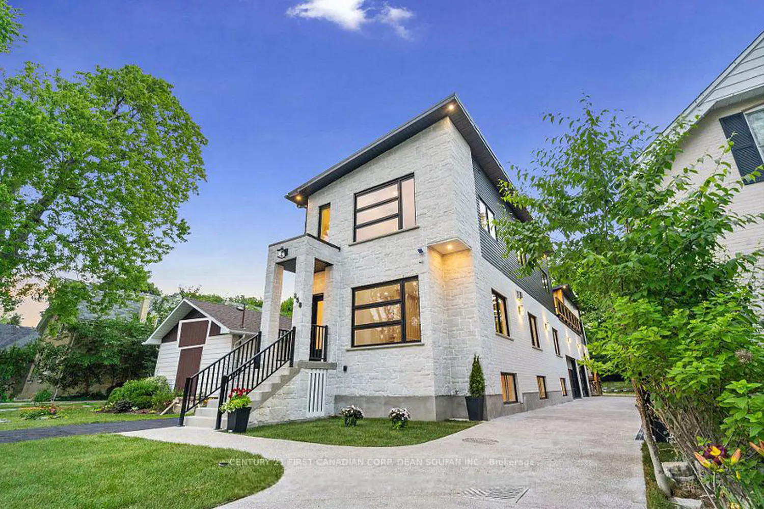 858 William Street photo 2