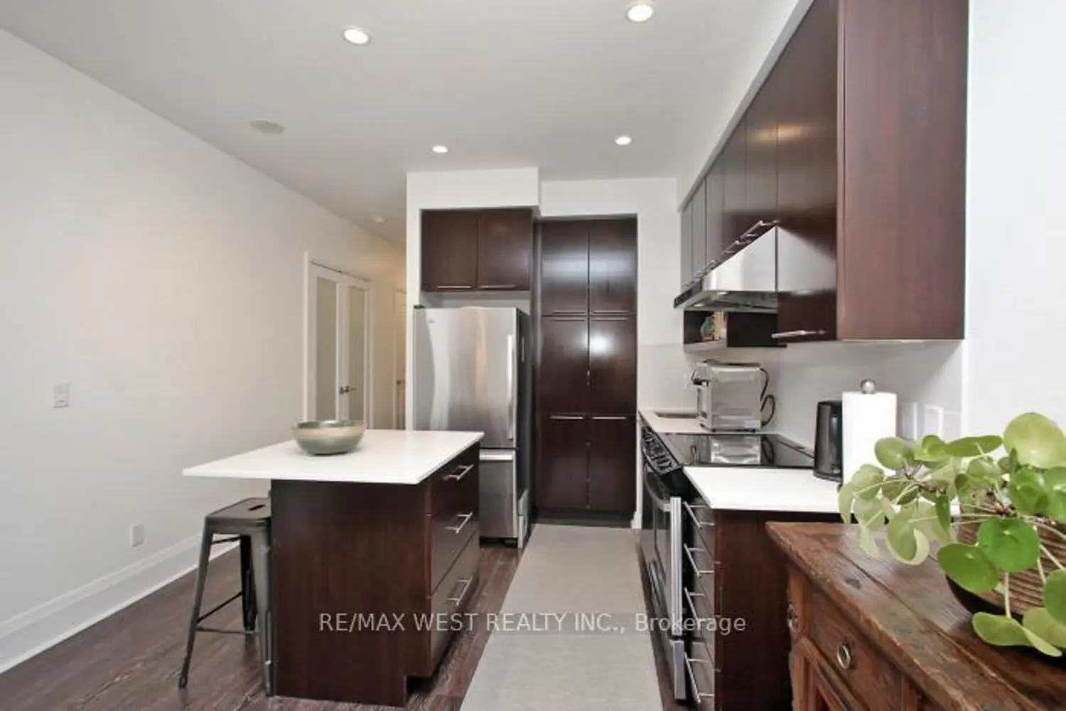 Additional image 11 of 100 Harrison Garden Boulevard 312