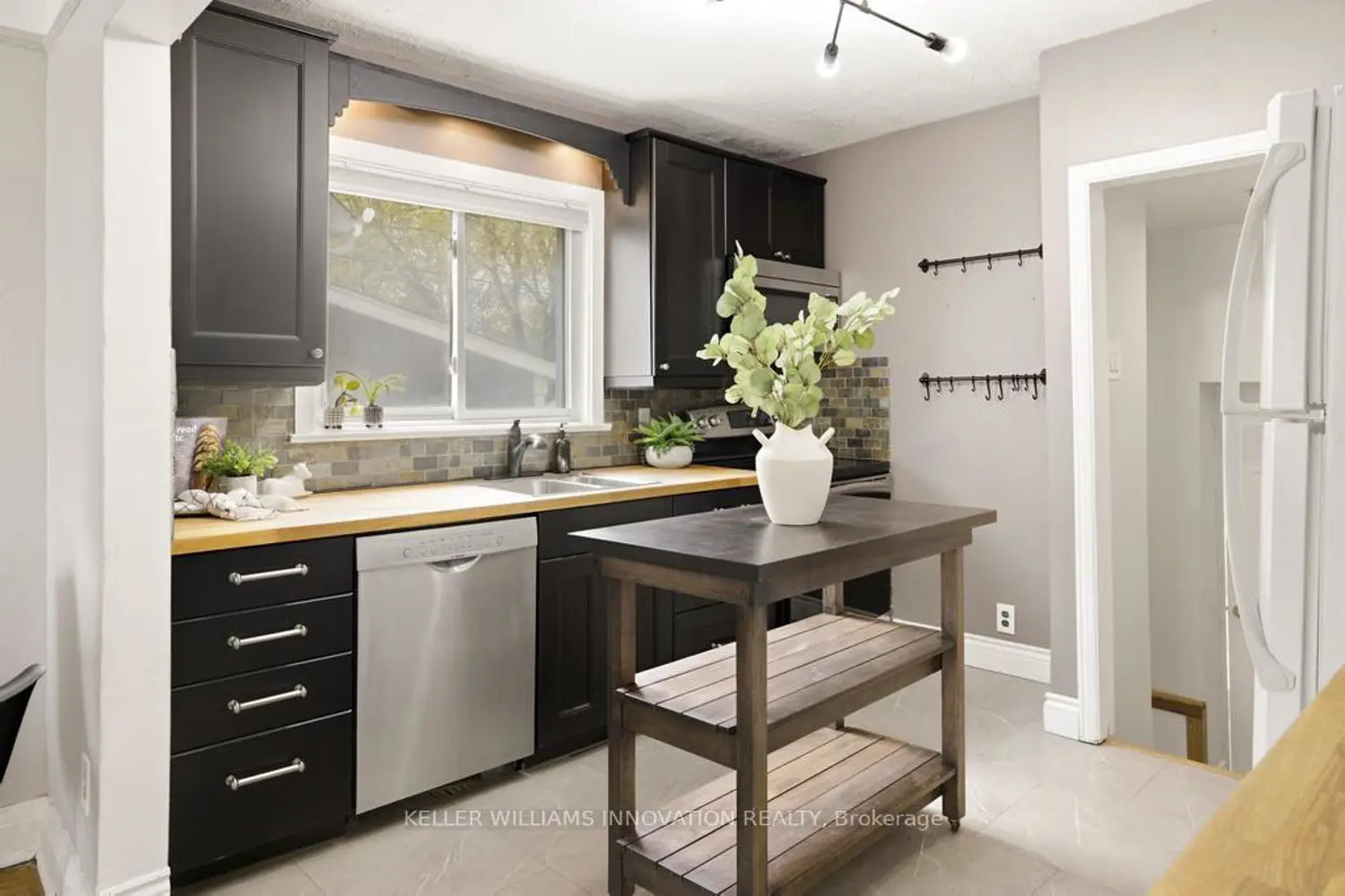 201 Bedford Road photo 2