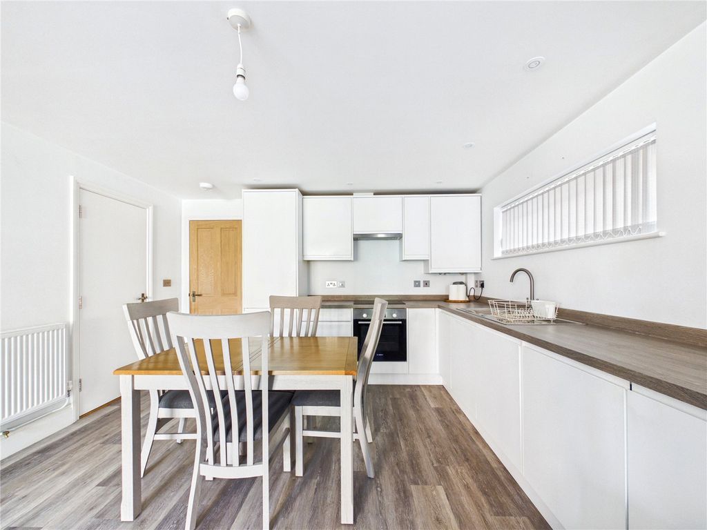 Additional image 3 of 2 bed flat for saleUndercliff Road West, Felixstowe, Suffolk IP11