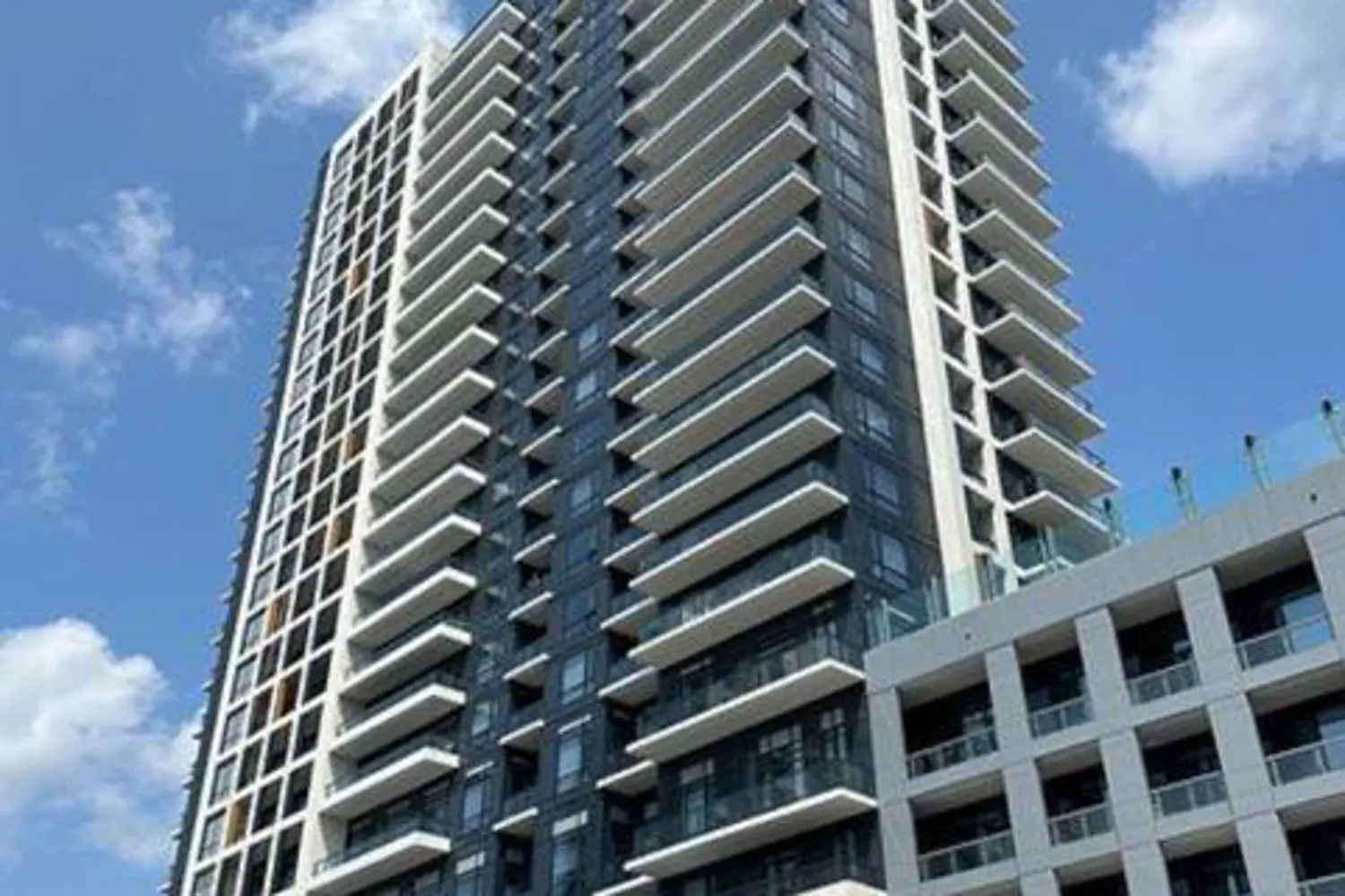 7950 Bathurst Street 2503 photo 3