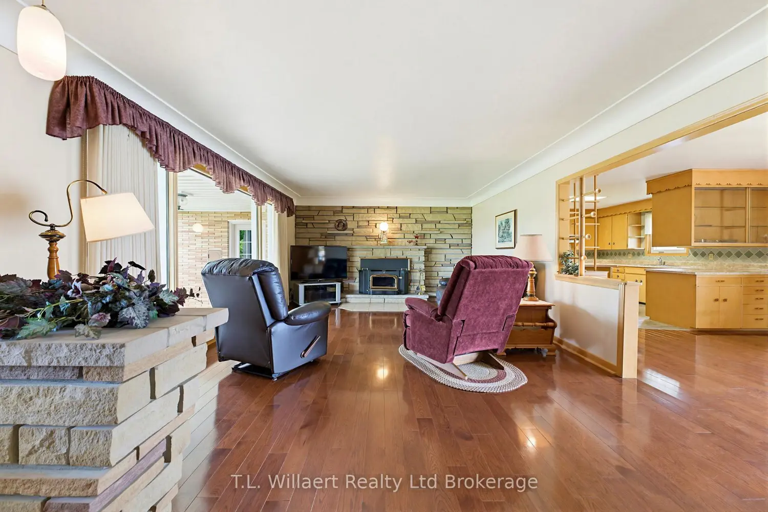 70 Albert Street photo 2
