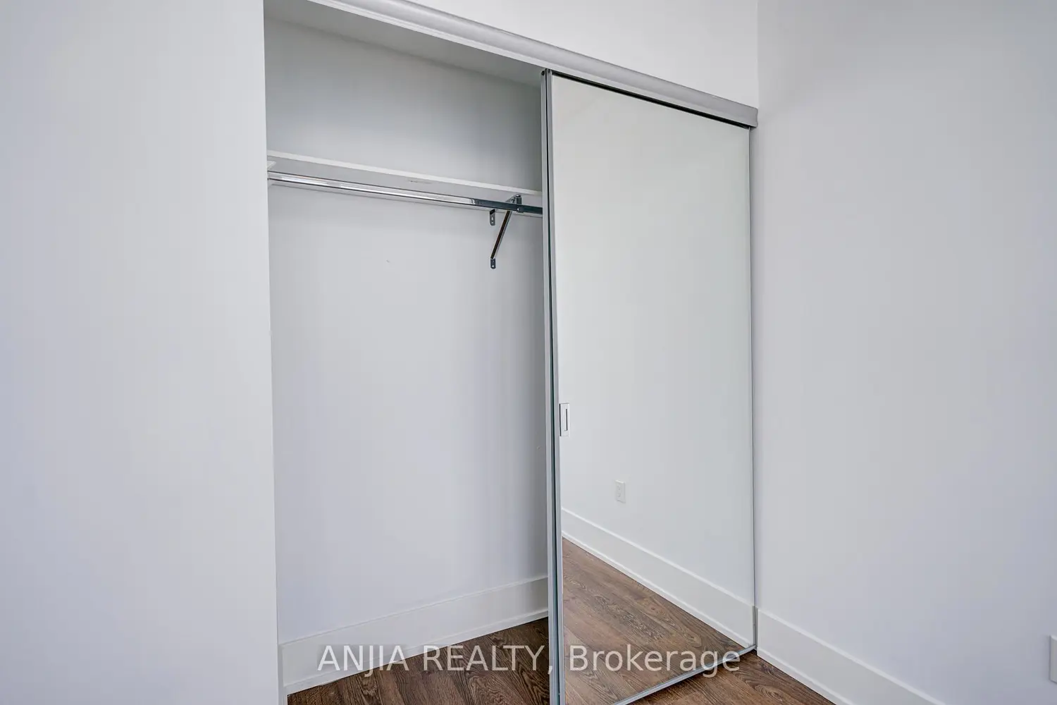Additional image 13 of 10 York Street 5608