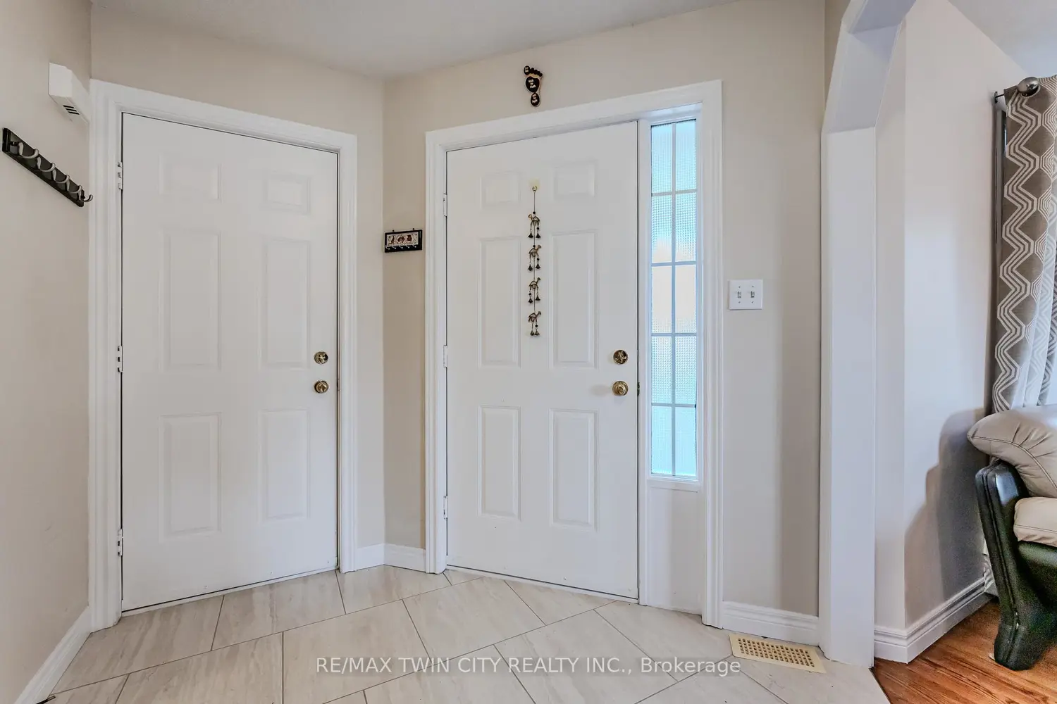 132 Daimler Drive photo 2