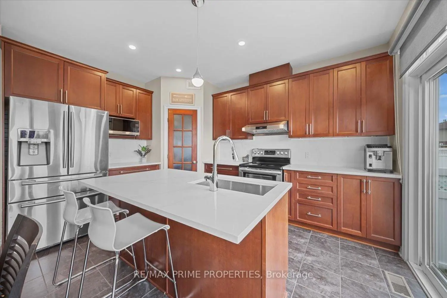 816 Azure Street photo 3