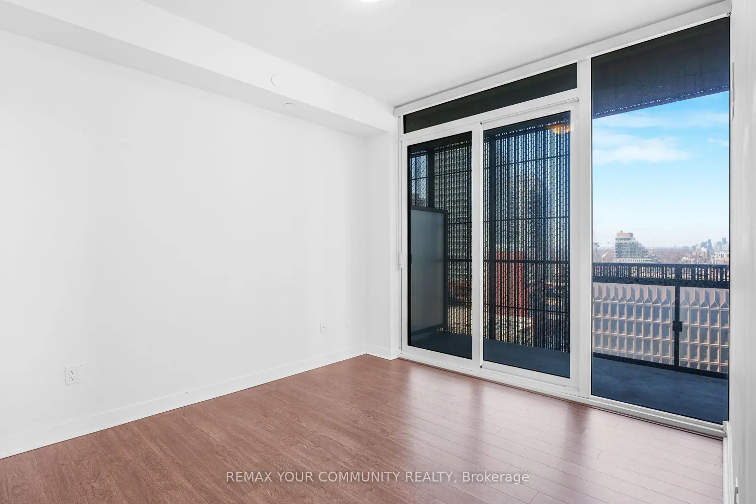 Additional image 6 of 8 Eglinton Avenue 1108