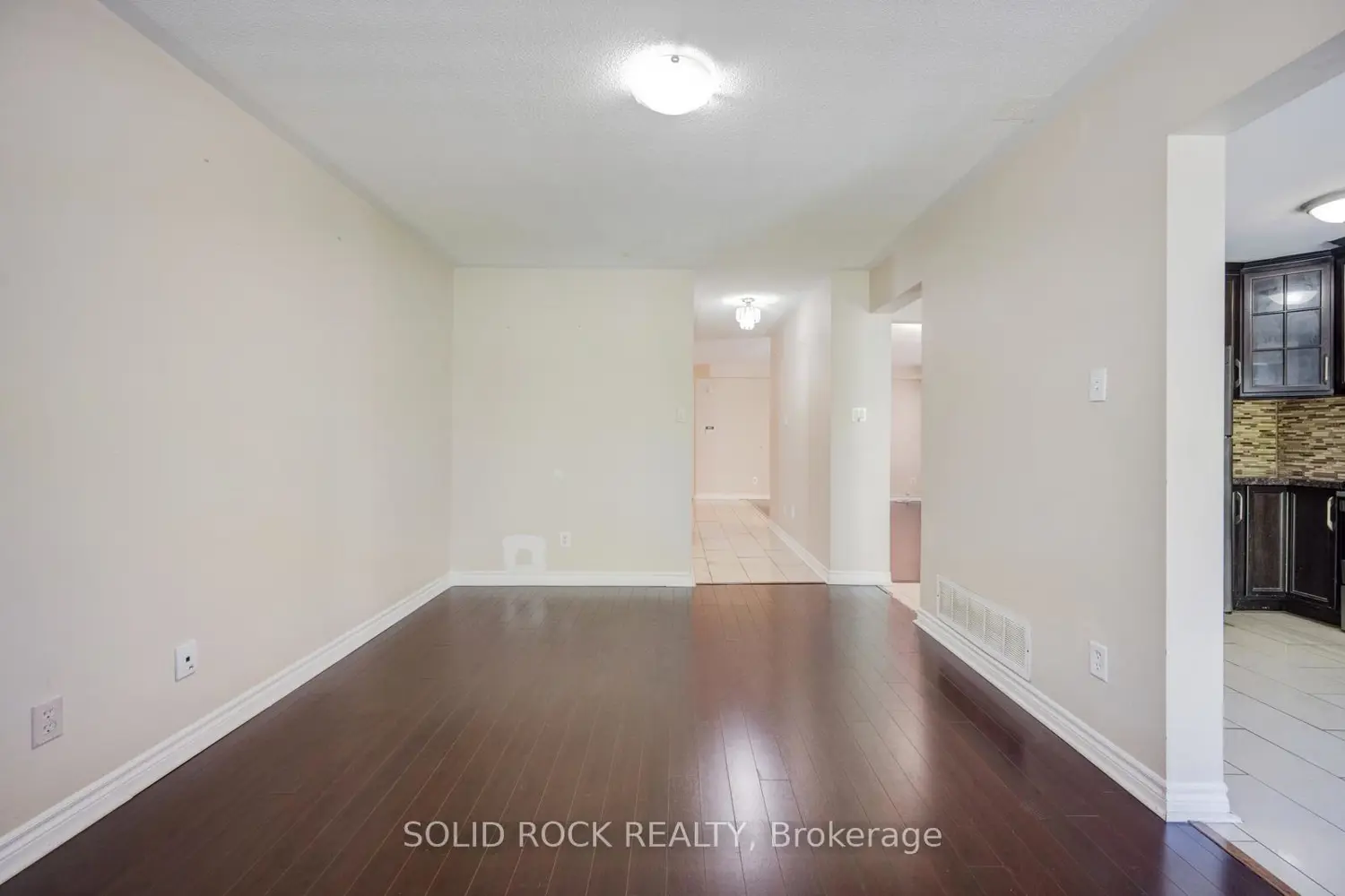 58 Ravenscliffe Court photo 4