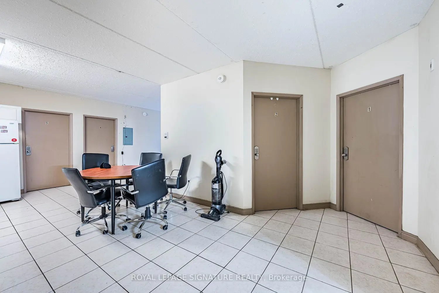 Additional image 5 of 251 Lester Street 401