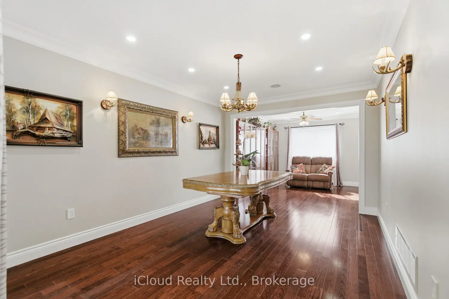 7389 Sandhurst Drive photo 4