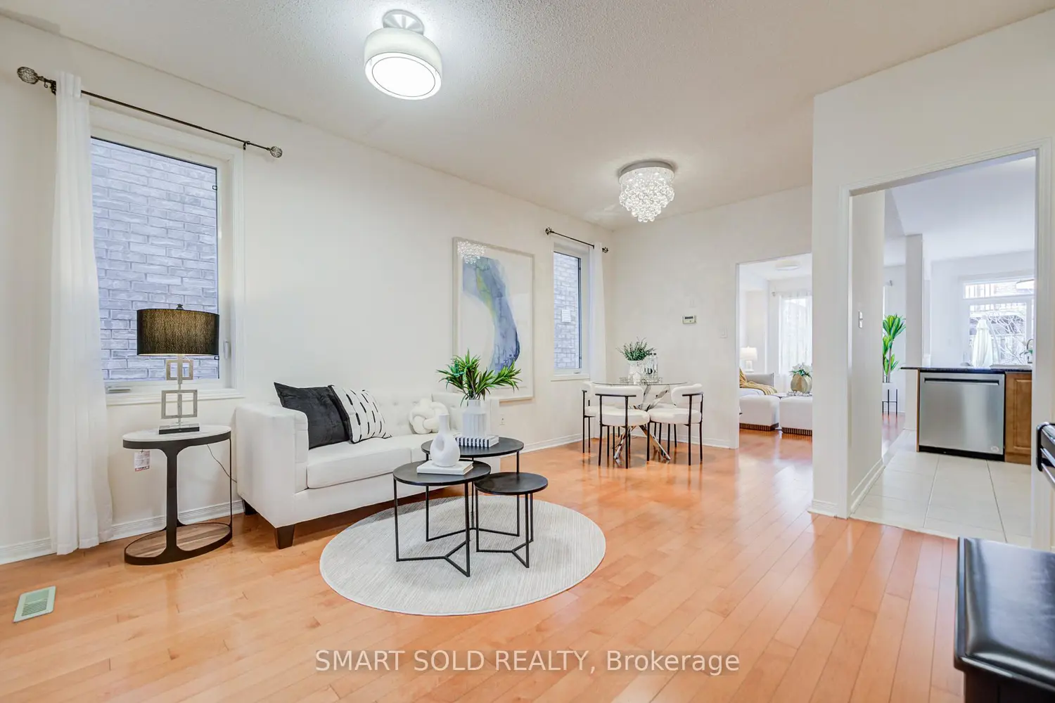 28 Catalpa Crescent photo 3