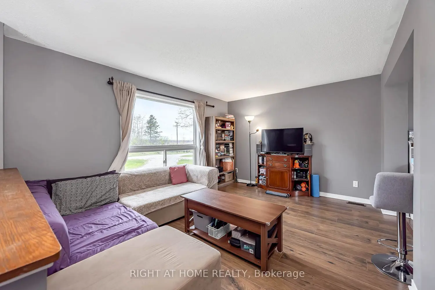 637 Townline Road photo 3