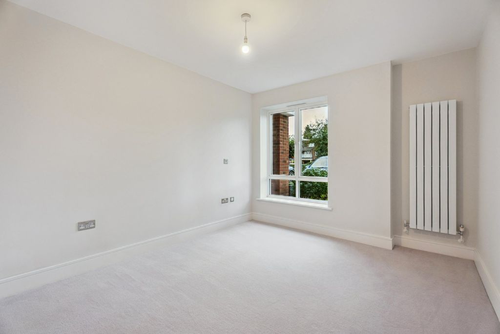 Additional image 8 of 2 bed flat for salePackhorse Road, Gerrards Cross, Buckinghamshire SL9