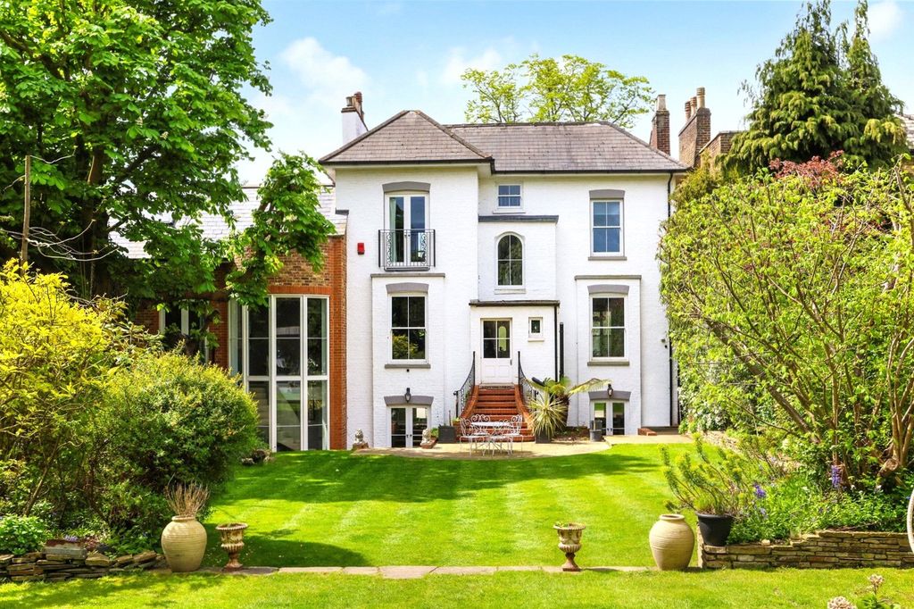5 bed detached house for saleEsher Green, Esher KT10