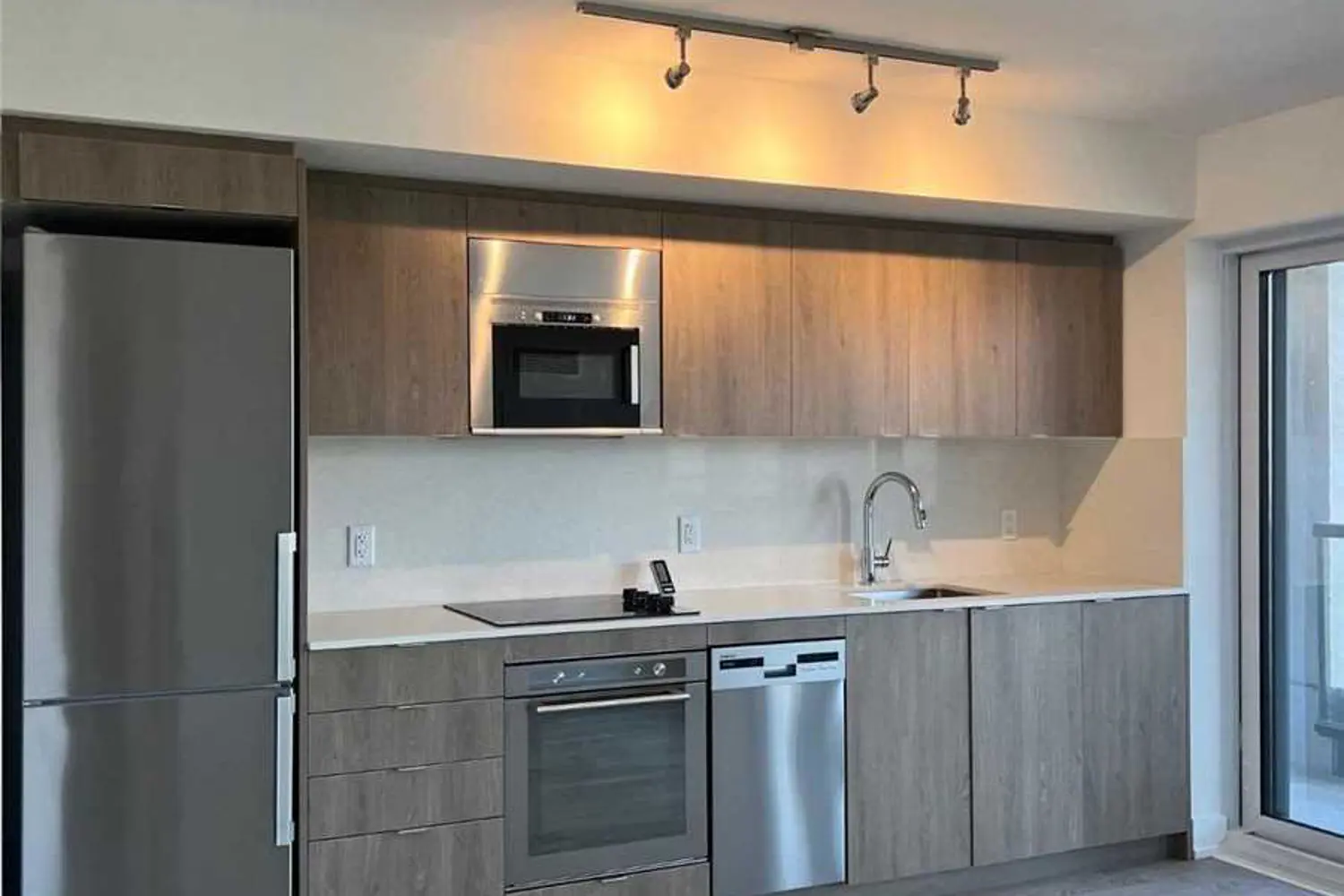 Additional image 12 of 5 Mabelle Avenue 1527