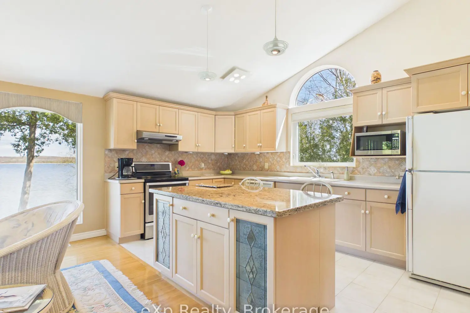 115 Ivy Drive photo 2