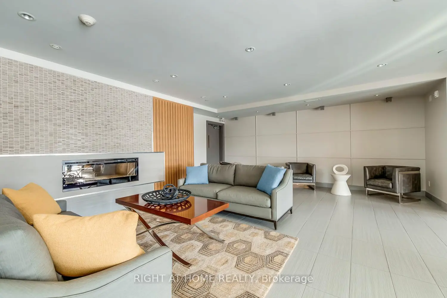 3028 Creekshore Common 215