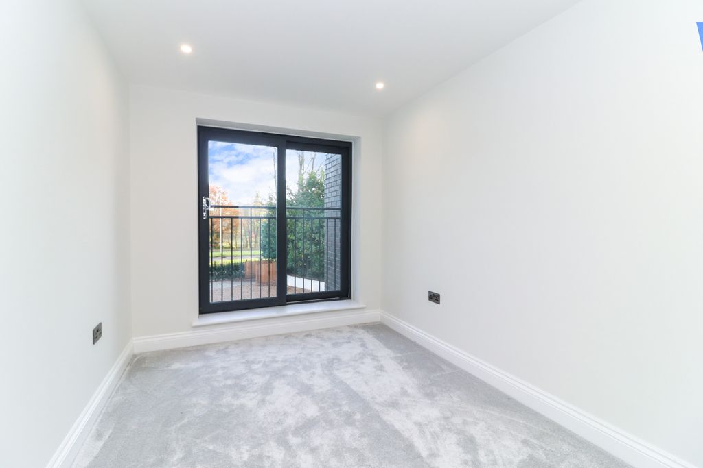 Additional image 8 of 2 bed flat for saleLower House, Gerrards Cross SL9