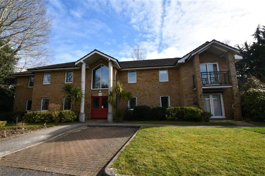 3 bed flat for saleSalisbury Road, Farnborough GU14