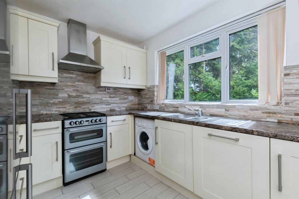 Additional image 6 of 3 bed flat for saleAldridge Road, Ferndown BH22