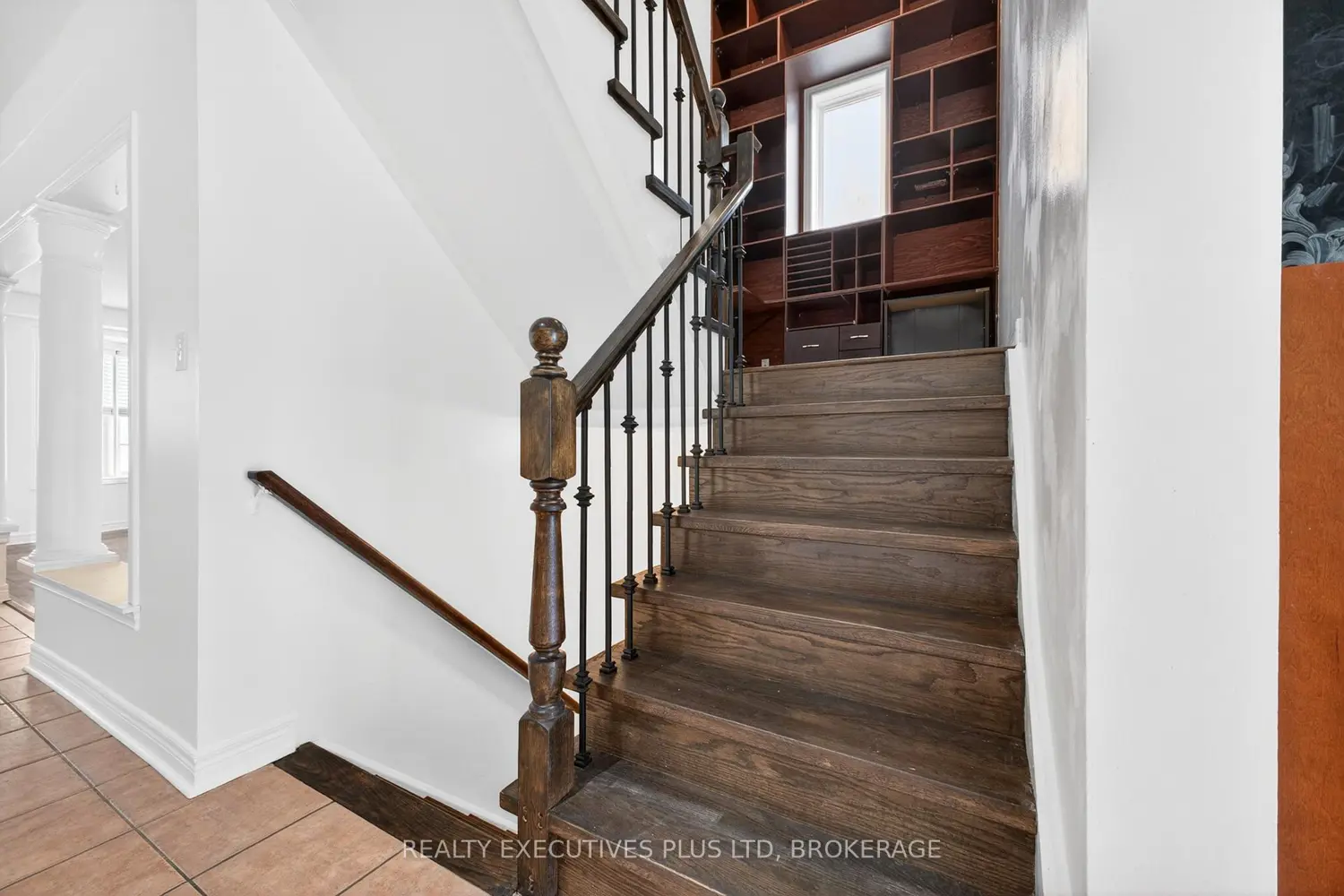 389 Wright Crescent photo 4