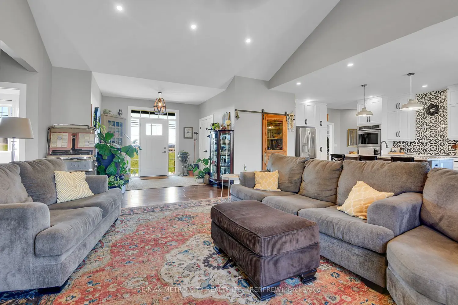 782 Bruce Street photo 5