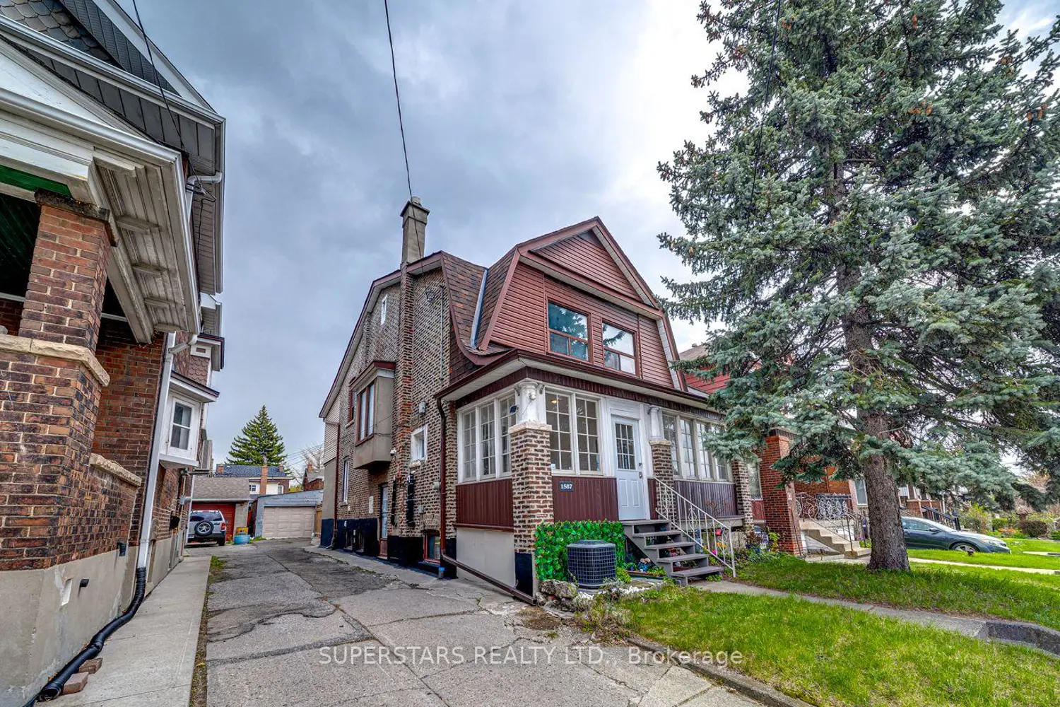 1587 Dufferin Street