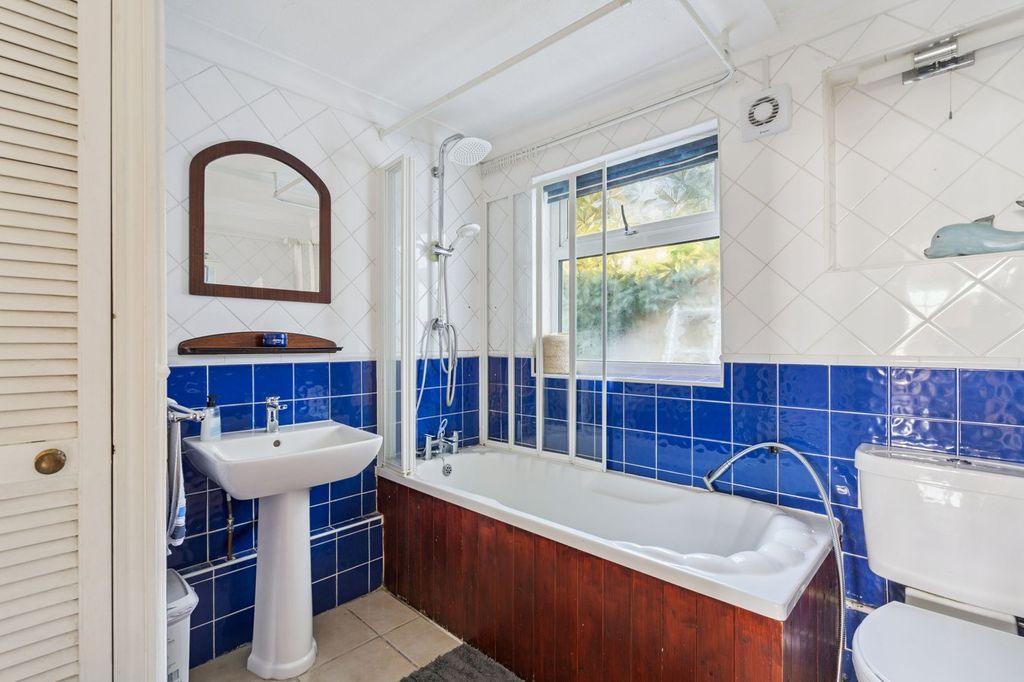 Additional image 15 of 3 bed flat for saleAmersham Road, Gerrards Cross SL9