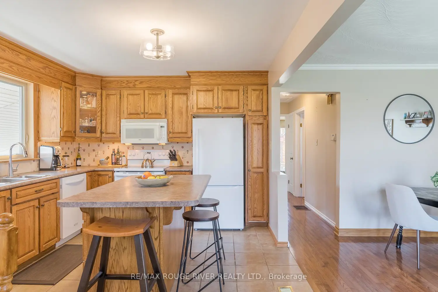712 Otonabee Drive photo 4