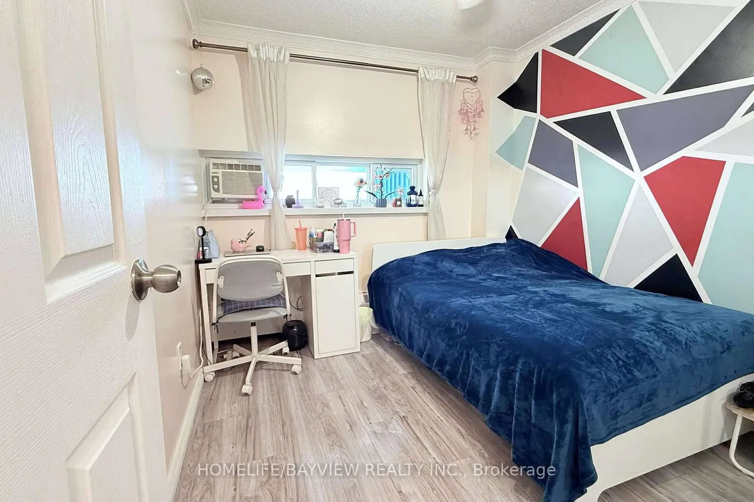 Additional image 8 of 4645 Jane Street 909