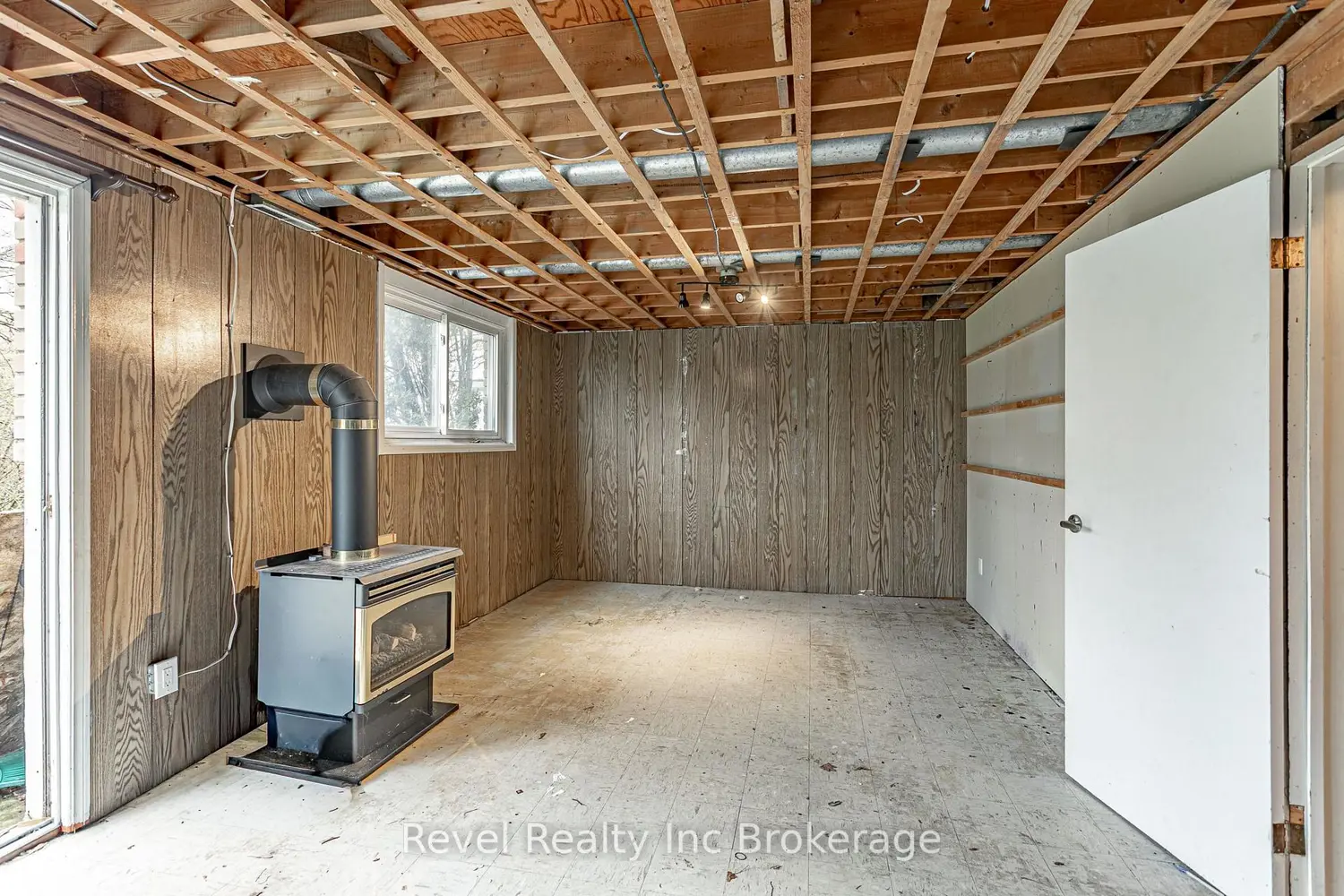Additional image 11 of 19 Dufferin Street