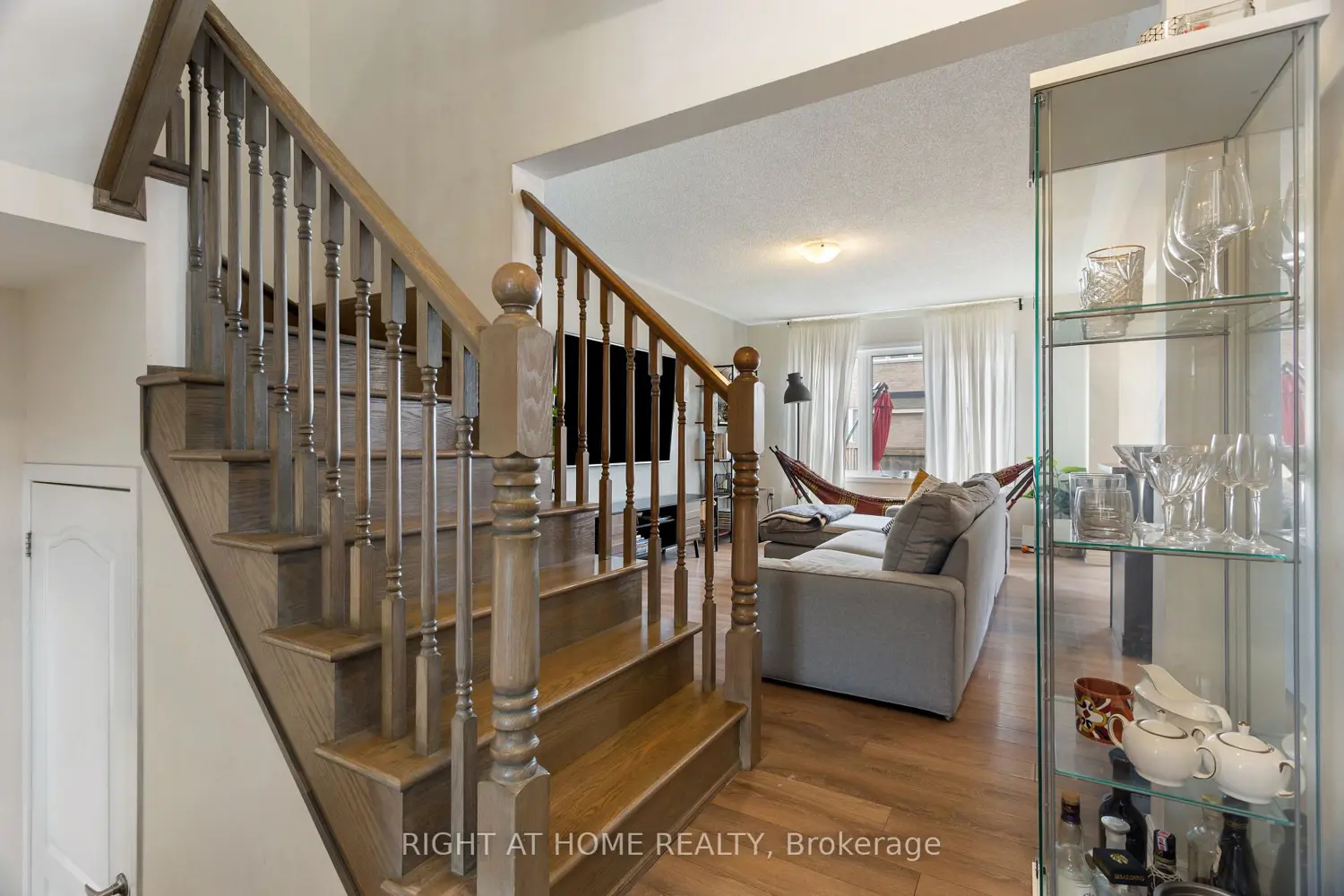 1550 Gainer Crescent photo 4