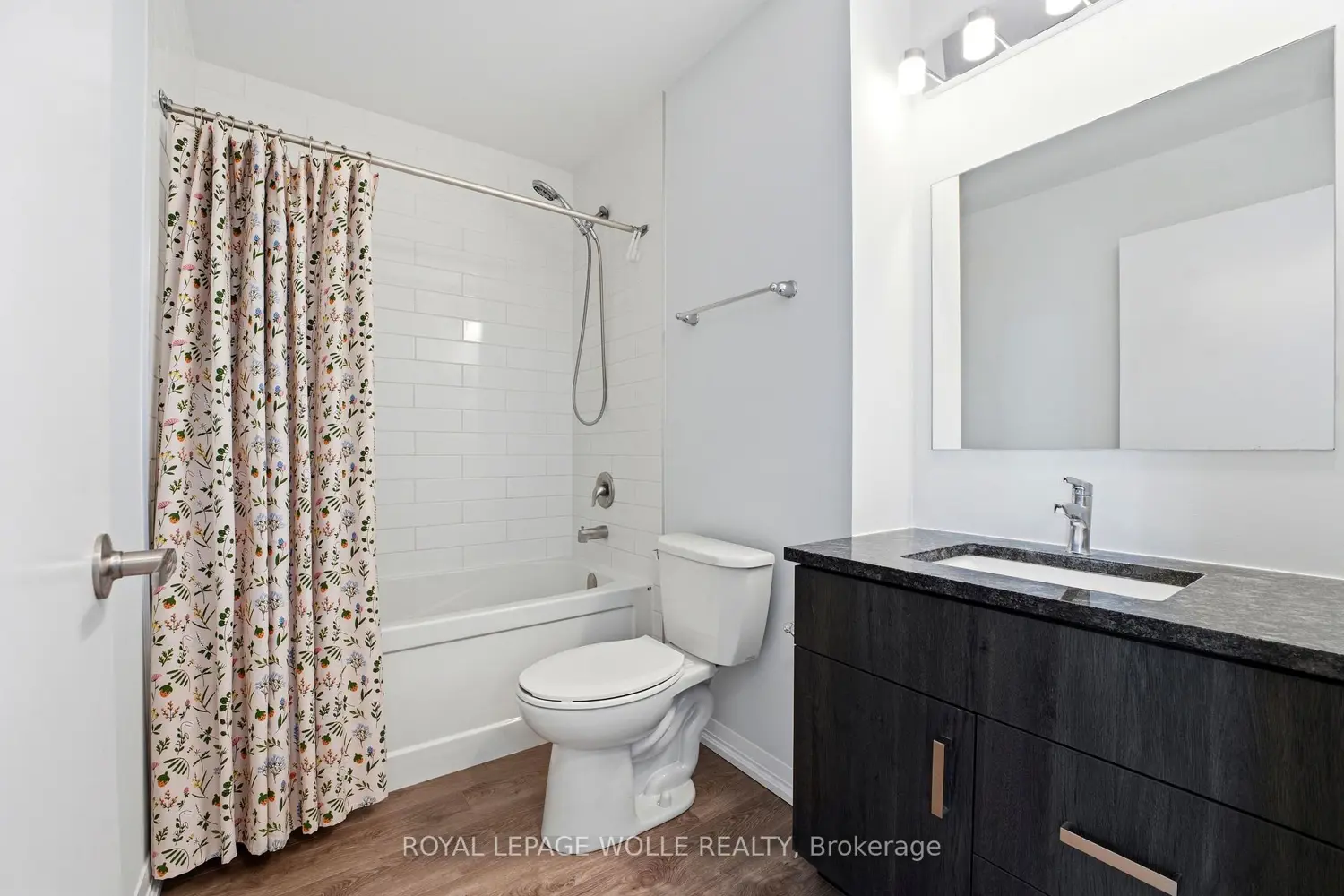Additional image 9 of 104 Garment Street 16