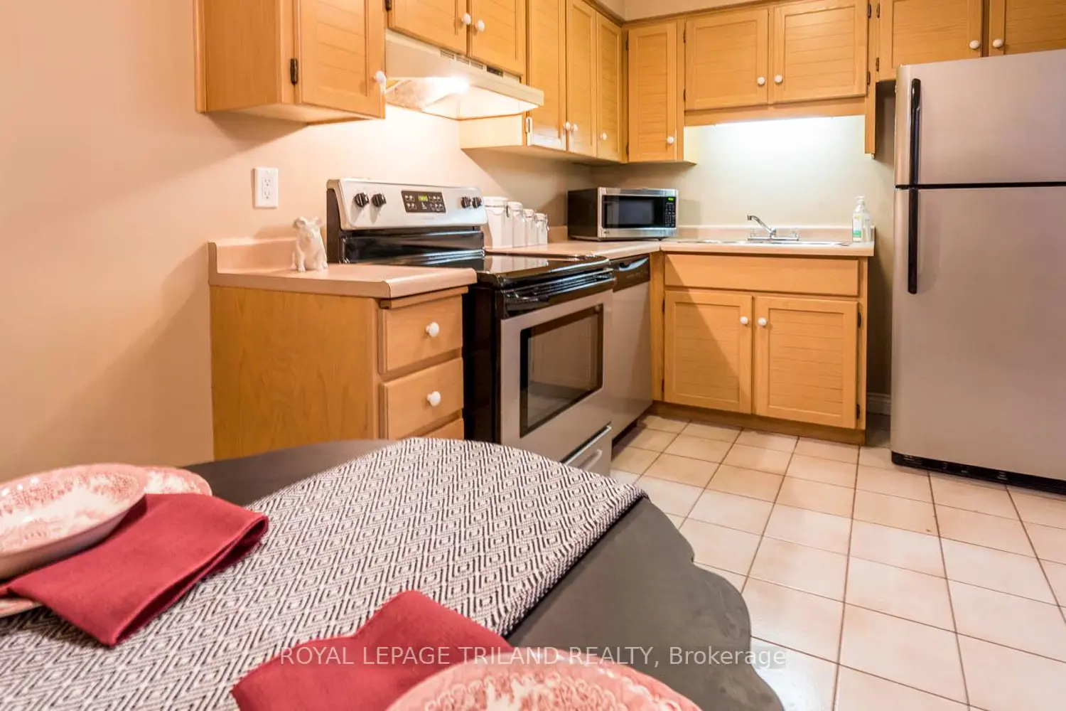 695 Richmond Street 904 photo 4