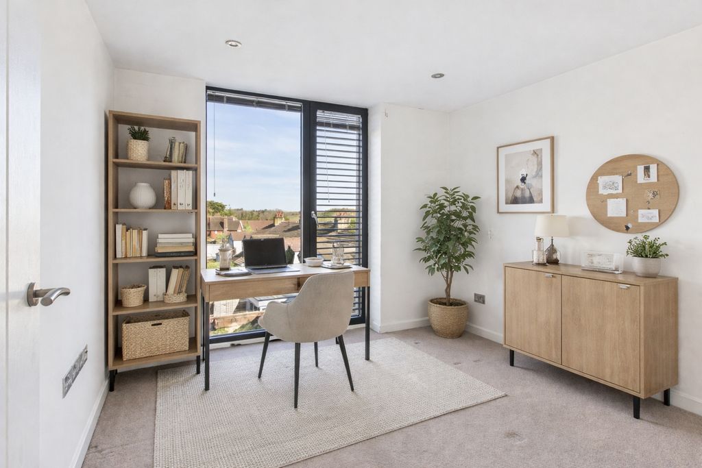 Additional image 4 of 2 bed flat for saleStation Road, Gerrards Cross, Buckinghamshire SL9