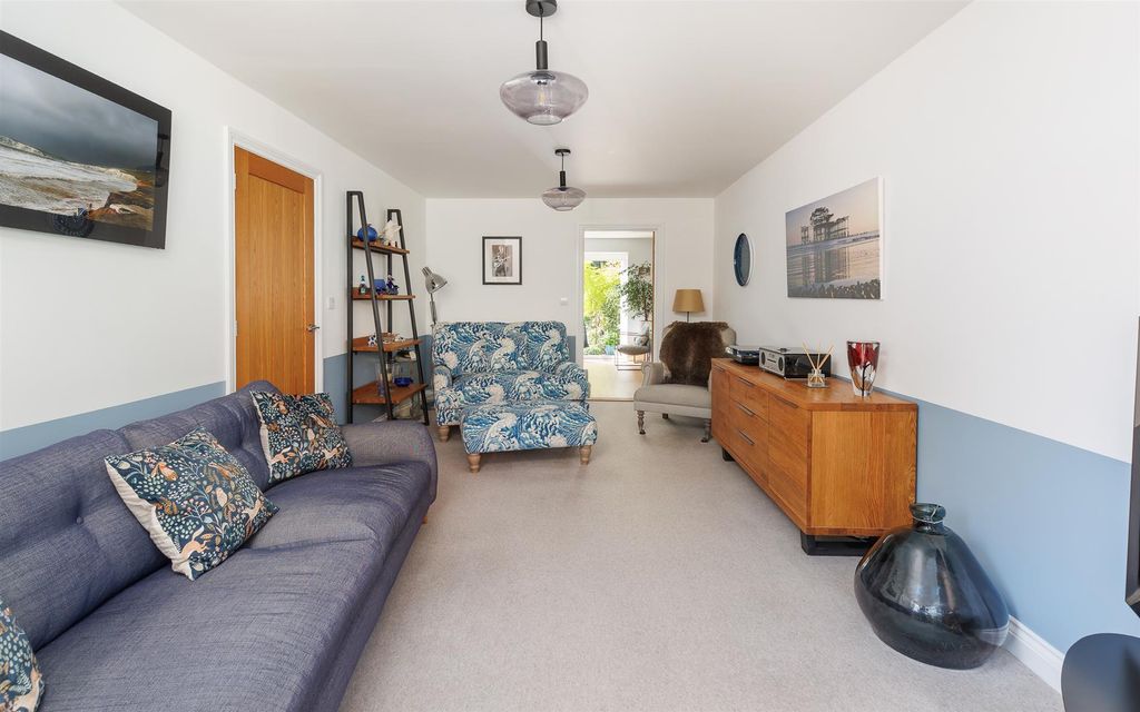 Additional image 9 of 5 bed detached house for saleHooke Close, Freshwater PO40