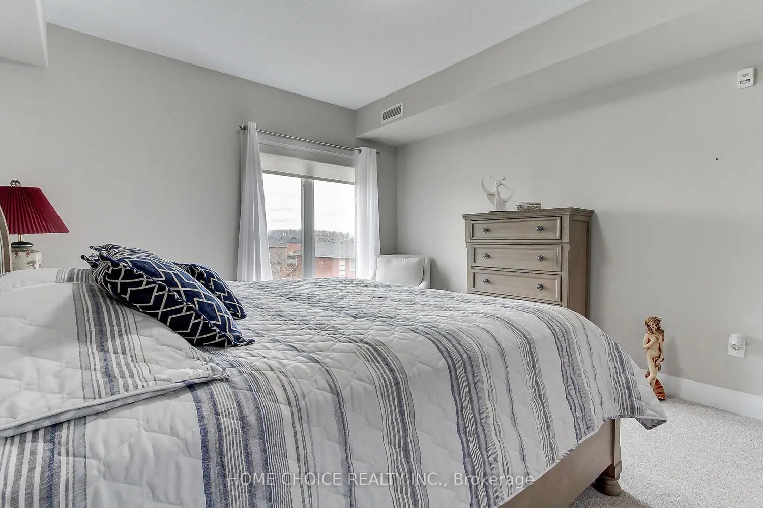 Additional image 13 of 720 Yonge Street 301