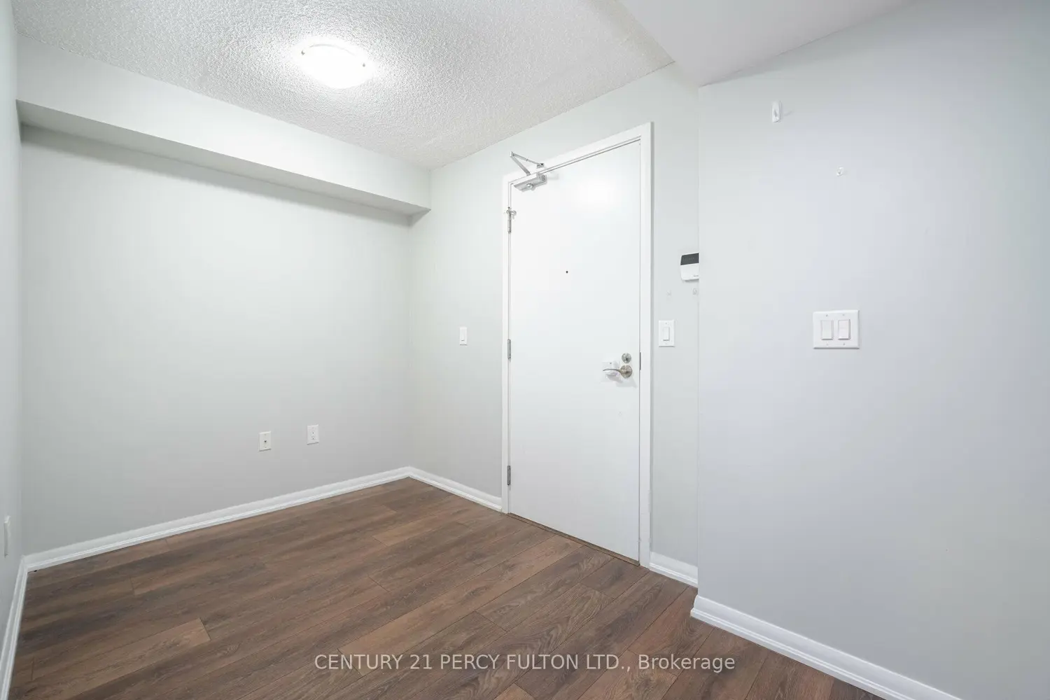 Additional image 7 of 830 Lawrence Avenue 501