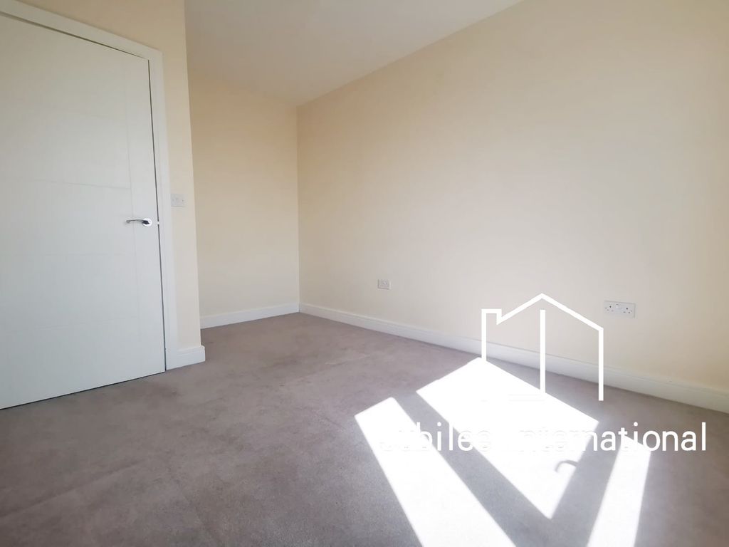 Additional image 8 of 2 bed flat for saleThe Peninsula, Pegasus Way, Gillingham ME7